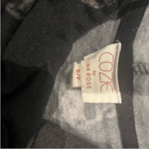 Women’s hooded sweatshirt with skull pattern - Picture 5 of 7